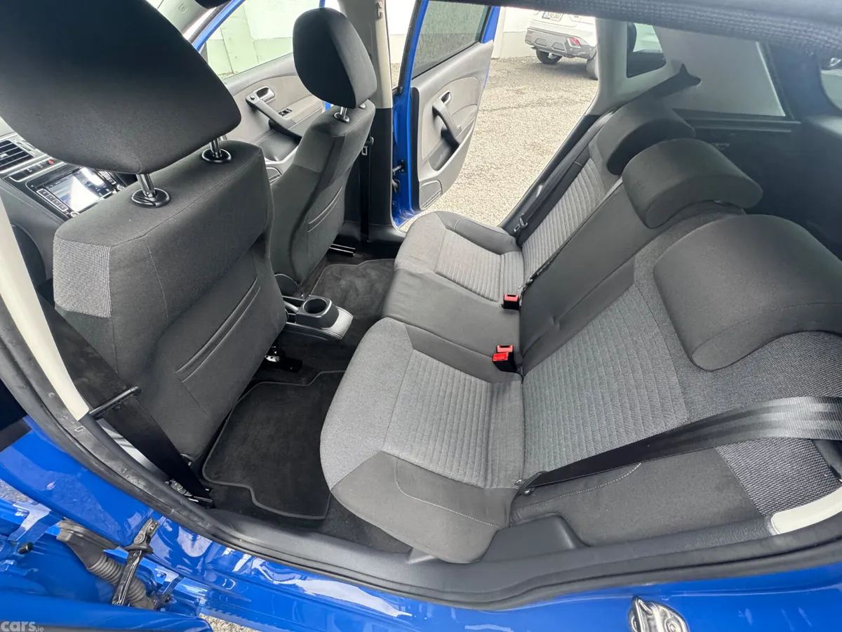Volkswagen Polo Hatchback, Petrol, 2013, Blue