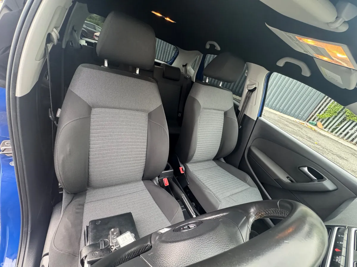Volkswagen Polo Hatchback, Petrol, 2013, Blue