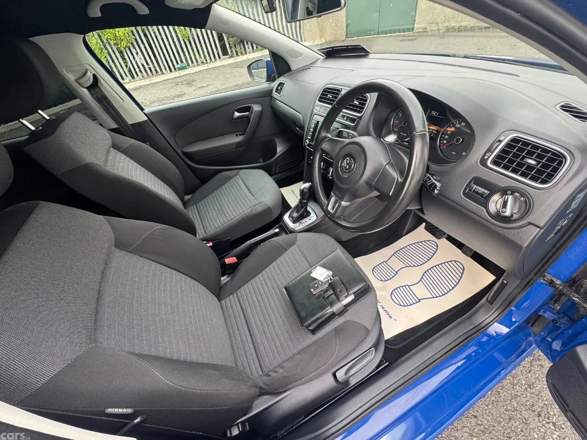 Volkswagen Polo Hatchback, Petrol, 2013, Blue