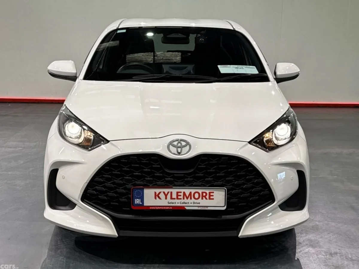 Toyota Yaris Hatchback, Petrol Hybrid, 2024, White
