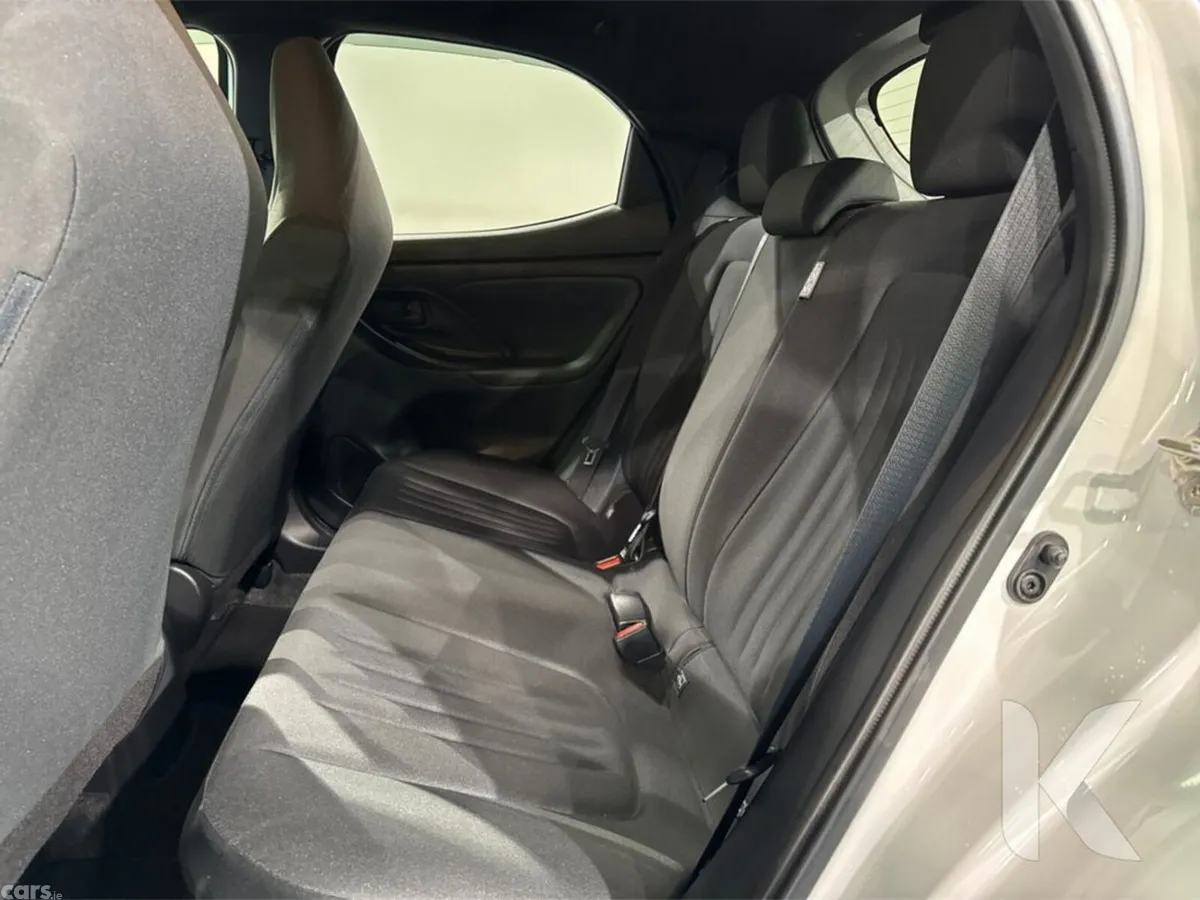 Toyota Yaris Hatchback, Petrol Hybrid, 2024, White
