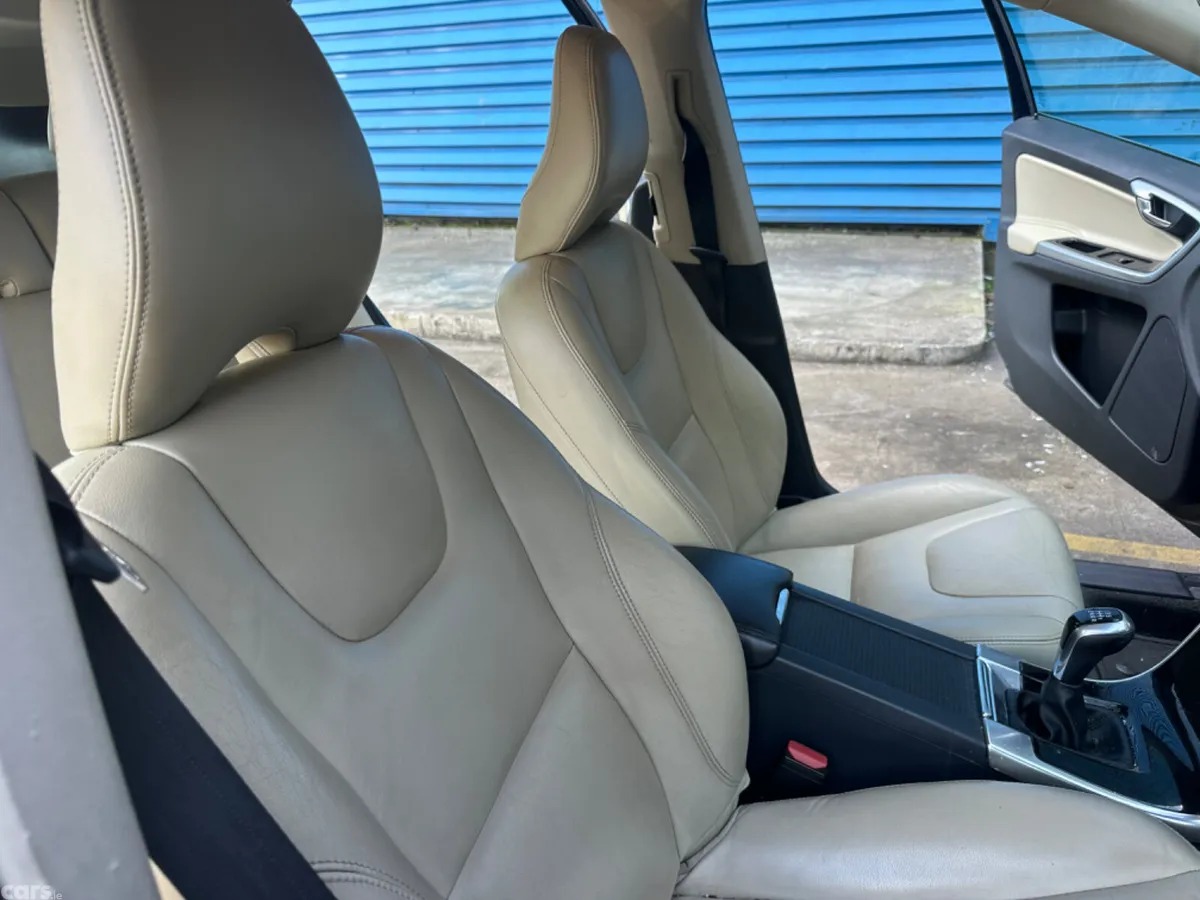 Volvo XC60 SUV, Diesel, 2016, Blue