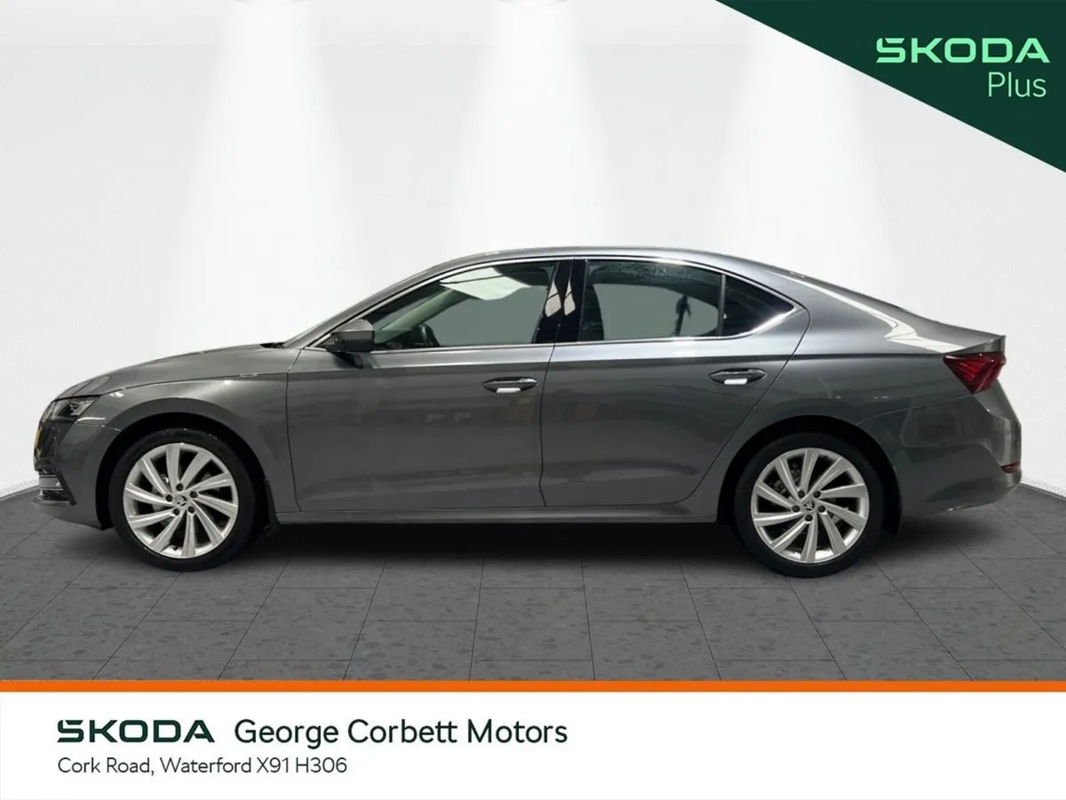 Skoda Octavia Saloon, Petrol, 2023, Grey