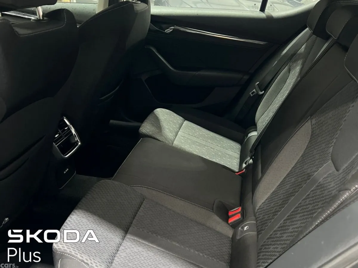Skoda Octavia Saloon, Petrol, 2023, Grey