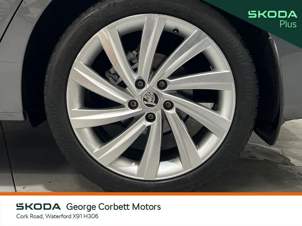 Skoda Octavia Saloon, Petrol, 2023, Grey