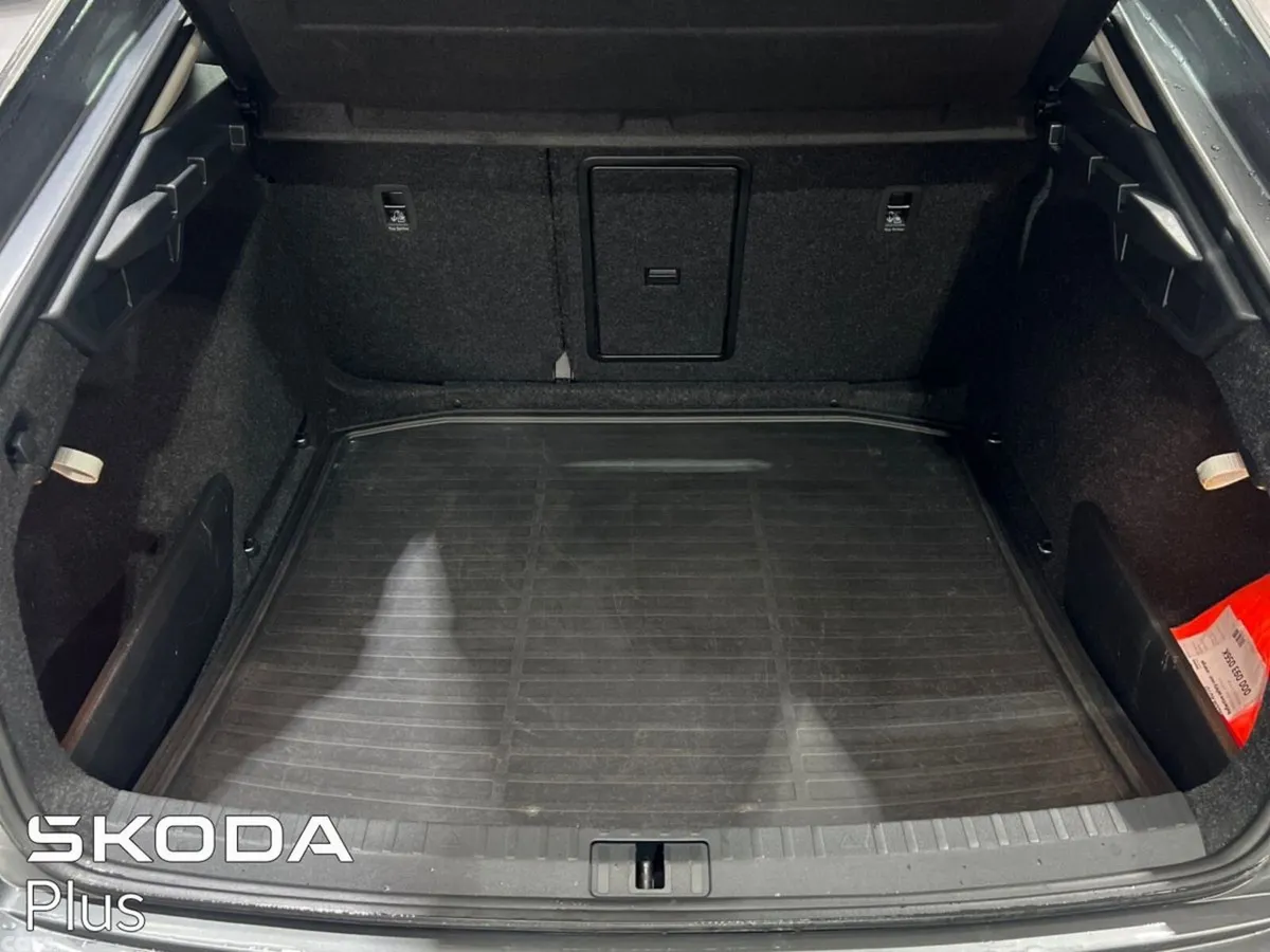 Skoda Octavia Saloon, Petrol, 2023, Grey