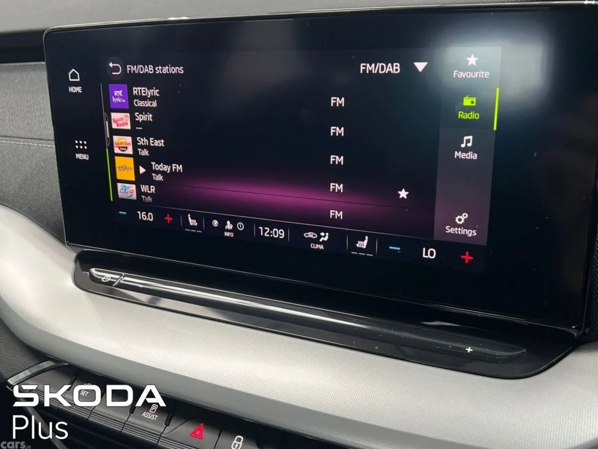 Skoda Octavia Saloon, Petrol, 2023, Grey