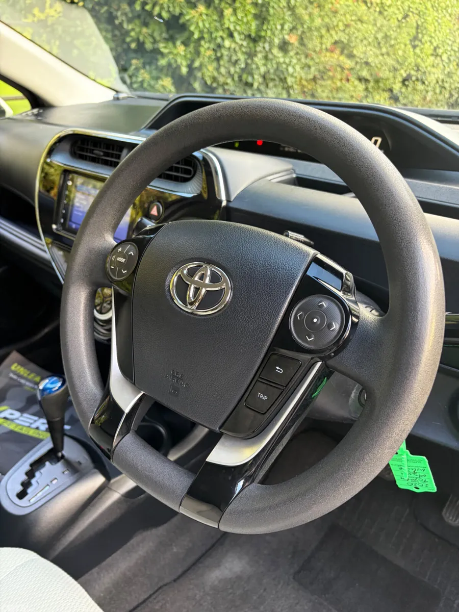 Toyota Aqua Hatchback, Petrol Hybrid, 2020, White