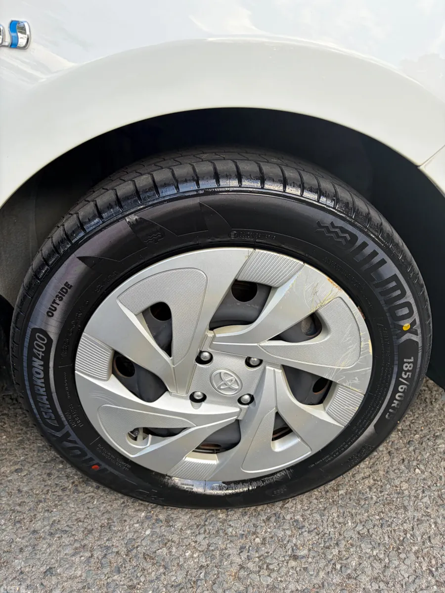 Toyota Aqua Hatchback, Petrol Hybrid, 2020, White