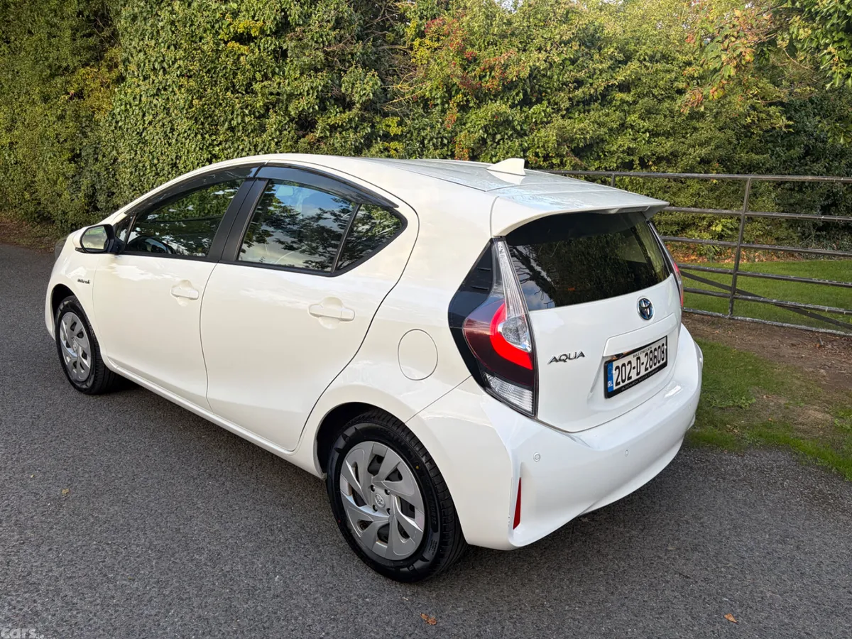 Toyota Aqua Hatchback, Petrol Hybrid, 2020, White