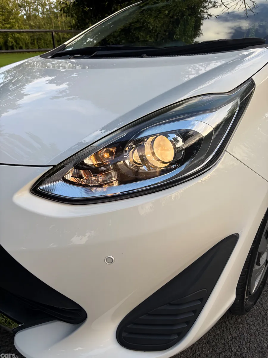 Toyota Aqua Hatchback, Petrol Hybrid, 2020, White