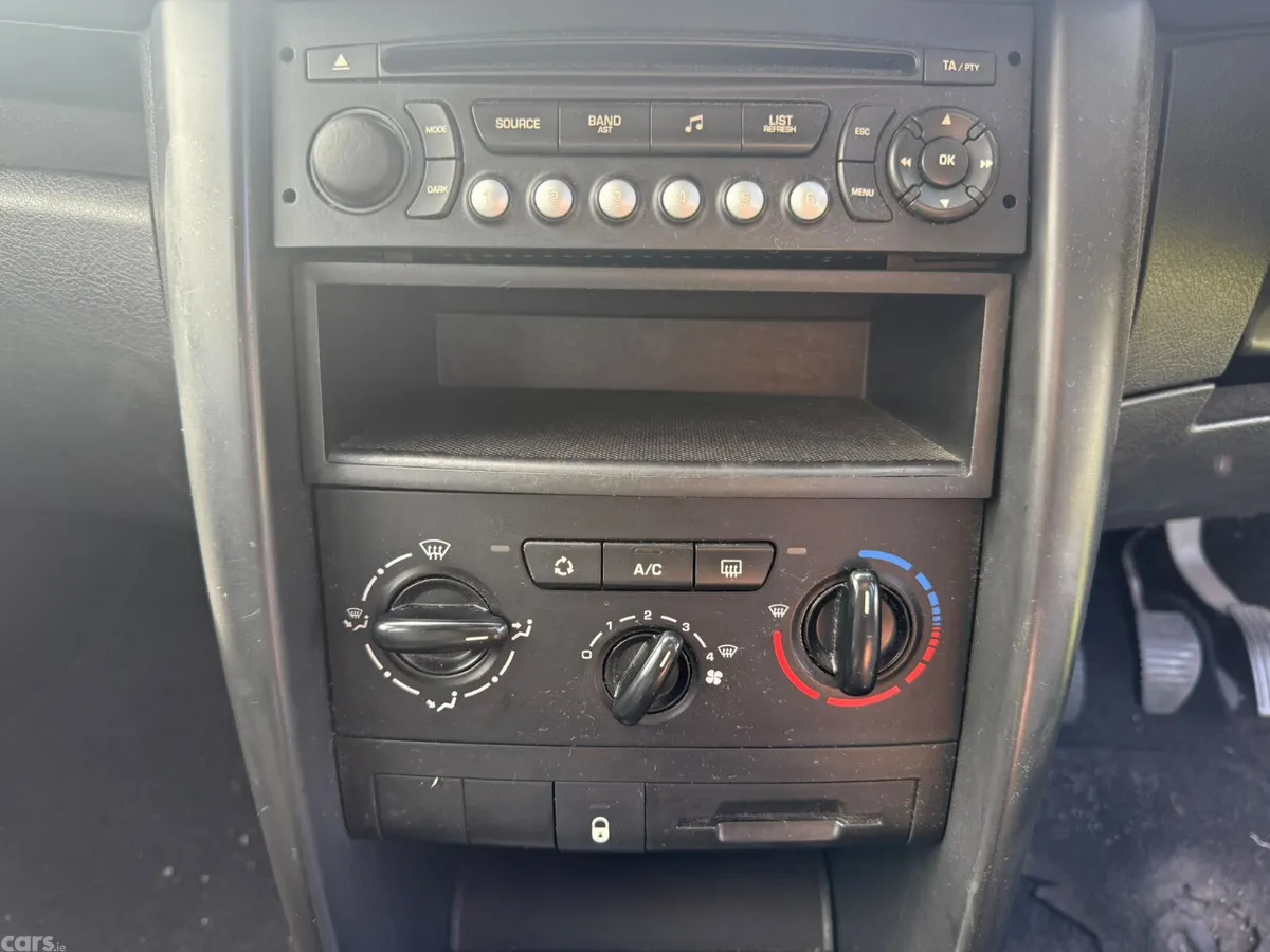 Peugeot 207 Hatchback, Diesel, 2009, Silver