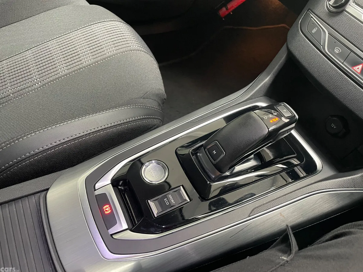 Peugeot 308 Estate, Diesel, 2021, Red