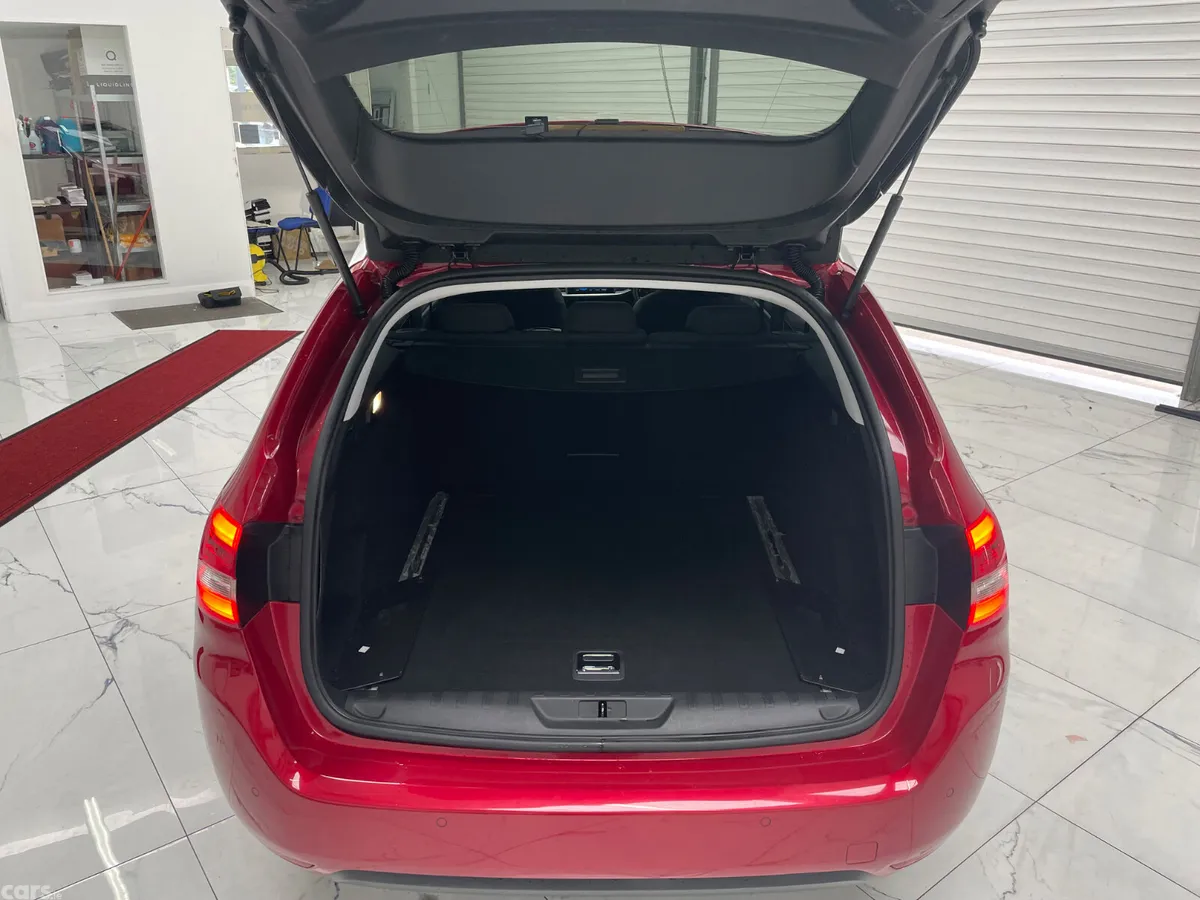 Peugeot 308 Estate, Diesel, 2021, Red