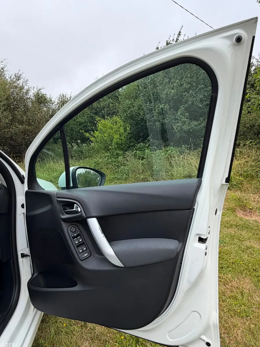 Citroen C3 Hatchback, Petrol, 2013, White