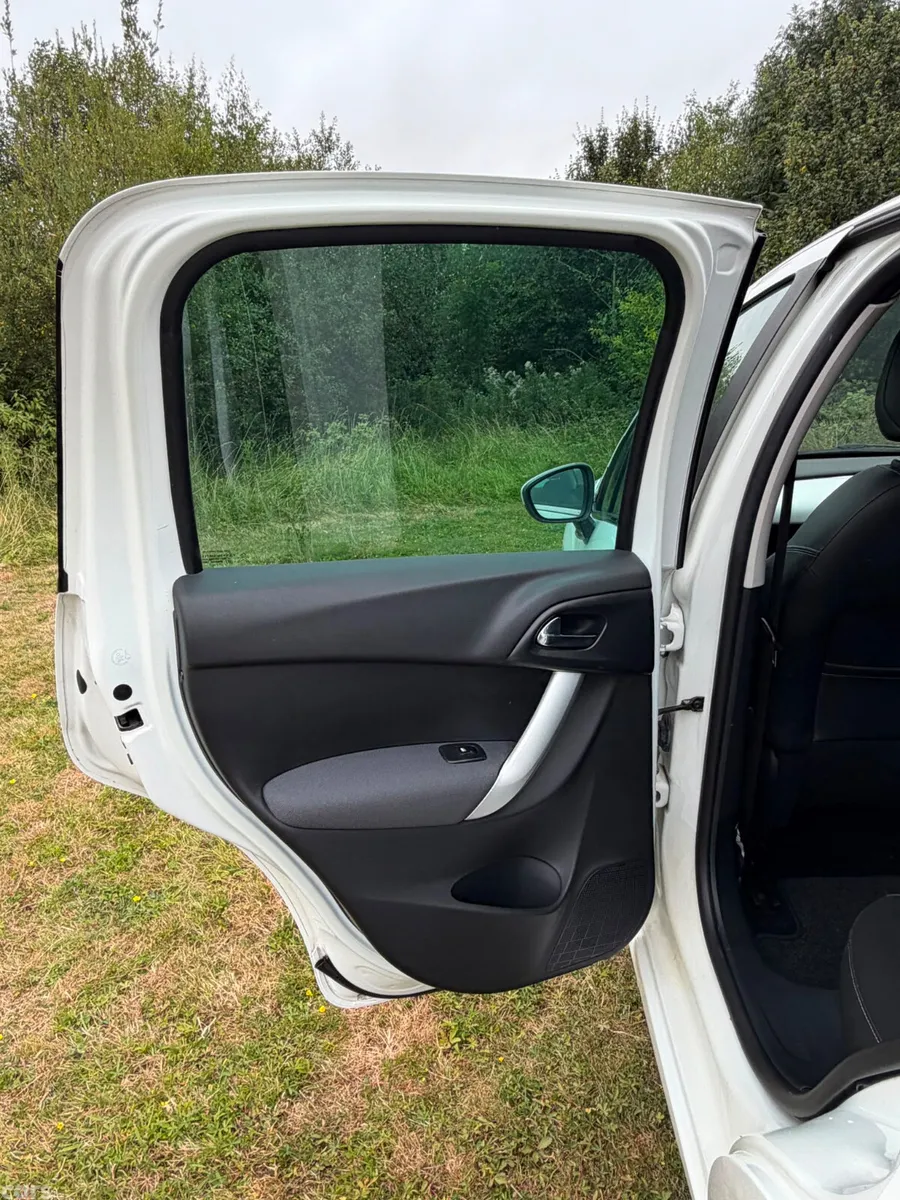 Citroen C3 Hatchback, Petrol, 2013, White