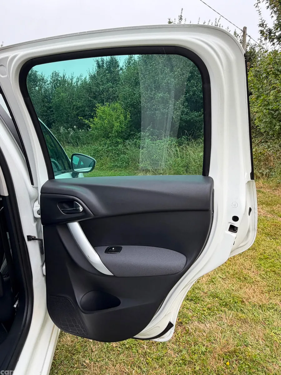 Citroen C3 Hatchback, Petrol, 2013, White