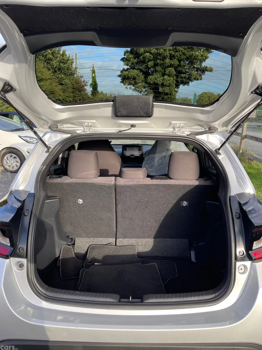 Toyota Yaris Hatchback, Petrol Hybrid, 2021, Silver