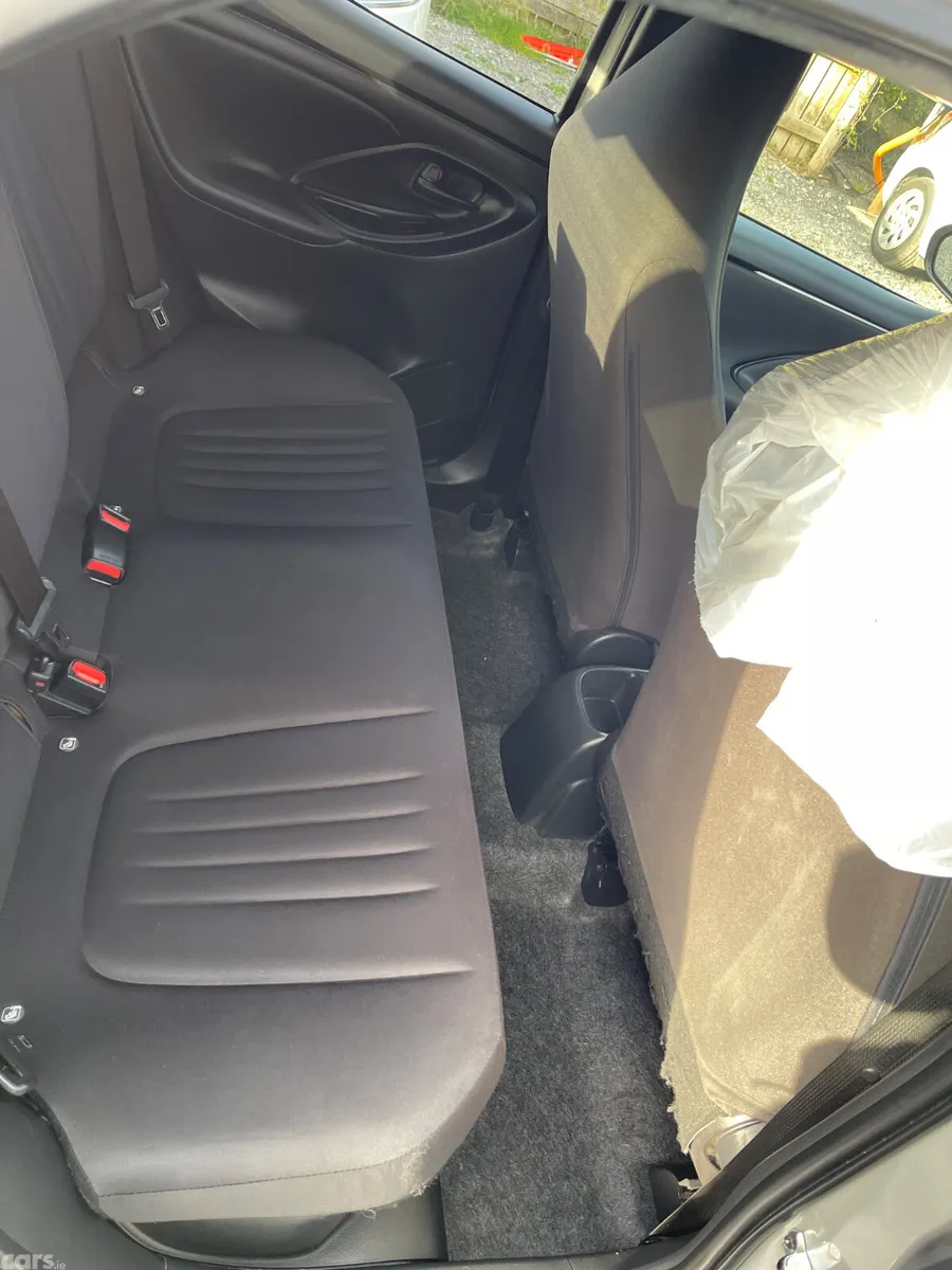 Toyota Yaris Hatchback, Petrol Hybrid, 2021, Silver
