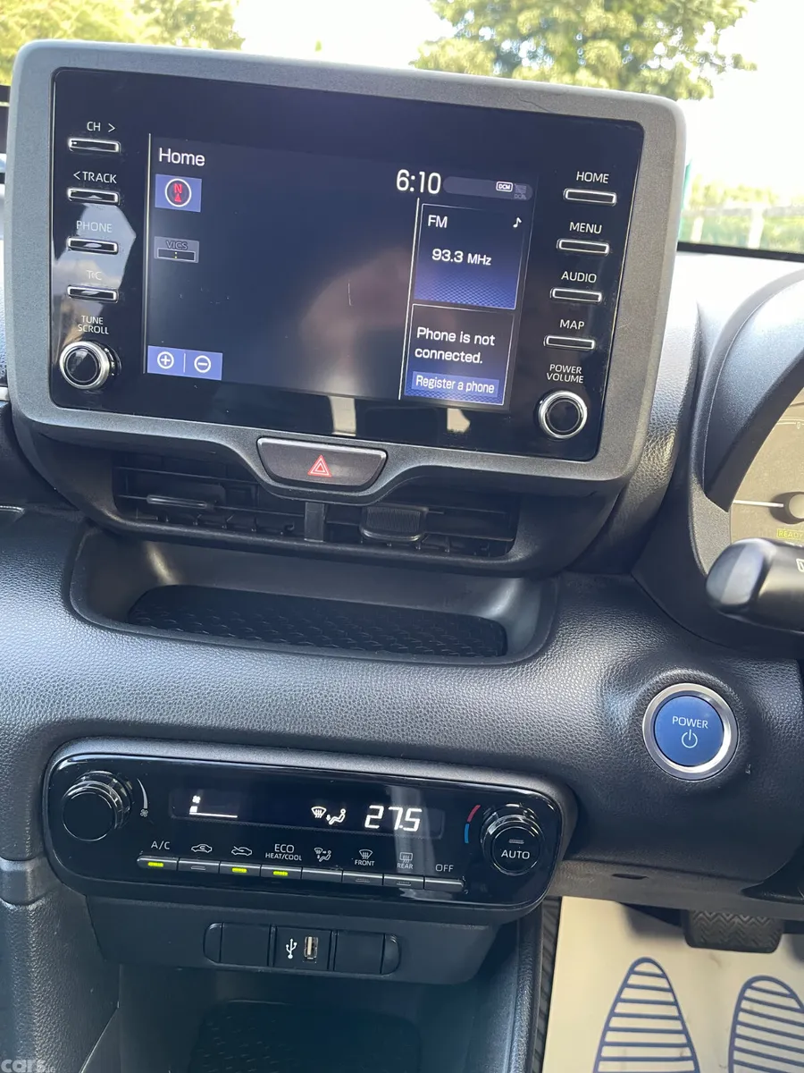 Toyota Yaris Hatchback, Petrol Hybrid, 2021, Silver
