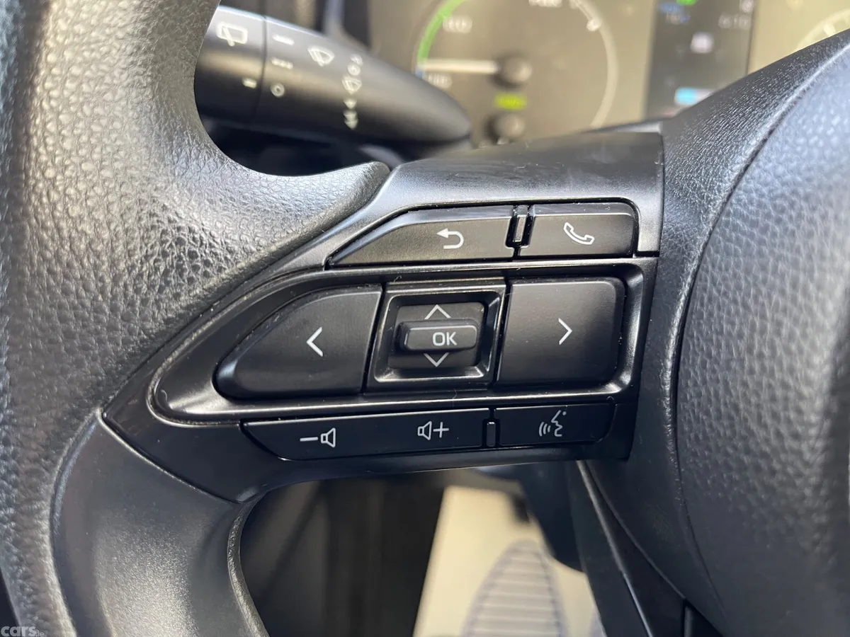 Toyota Yaris Hatchback, Petrol Hybrid, 2021, Silver