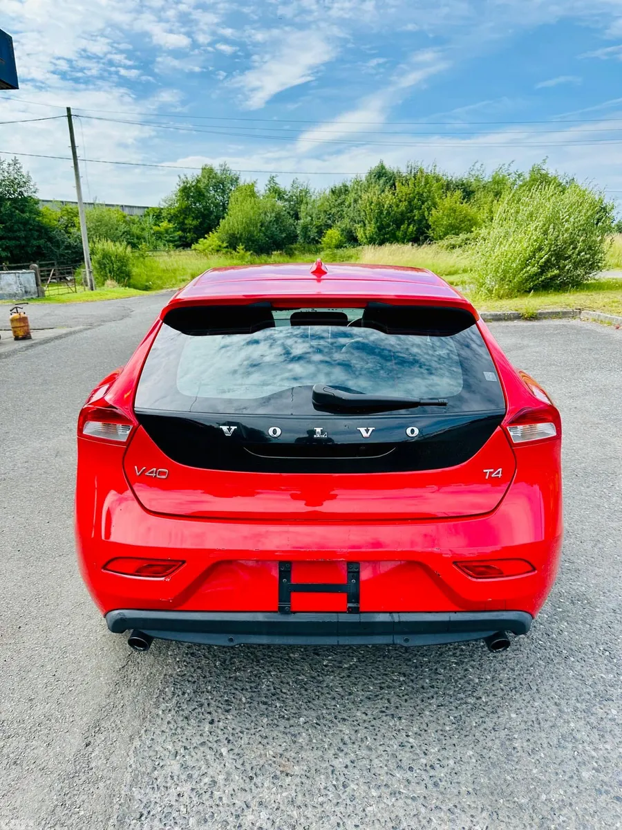 Volvo V40 Hatchback, Petrol, 2015, Red