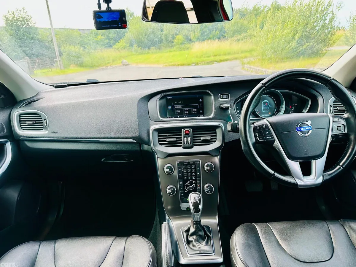 Volvo V40 Hatchback, Petrol, 2015, Red