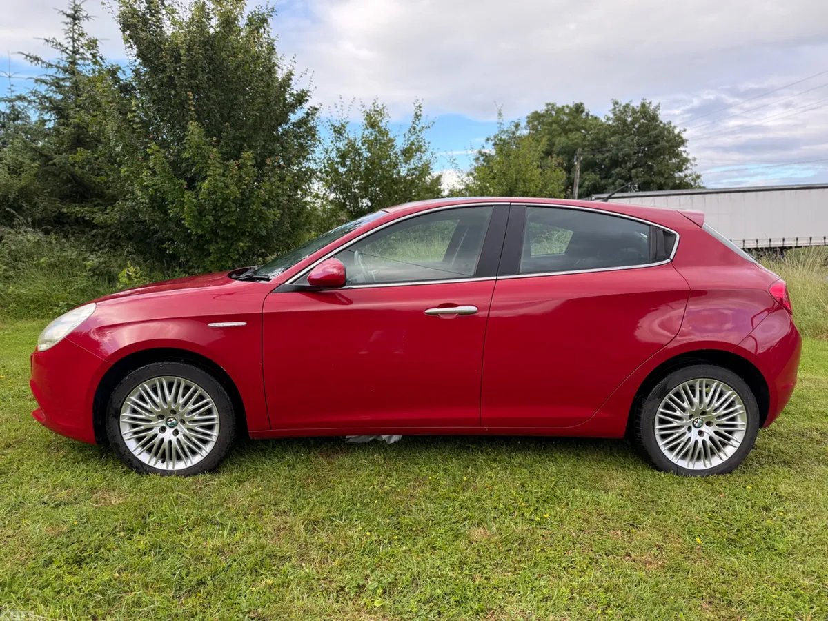 Alfa Romeo Giulietta Hatchback, Petrol, 2014, Red