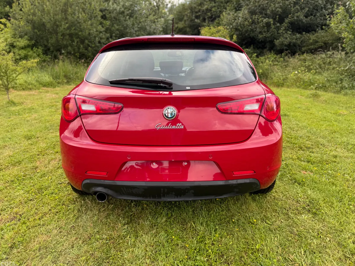 Alfa Romeo Giulietta Hatchback, Petrol, 2014, Red