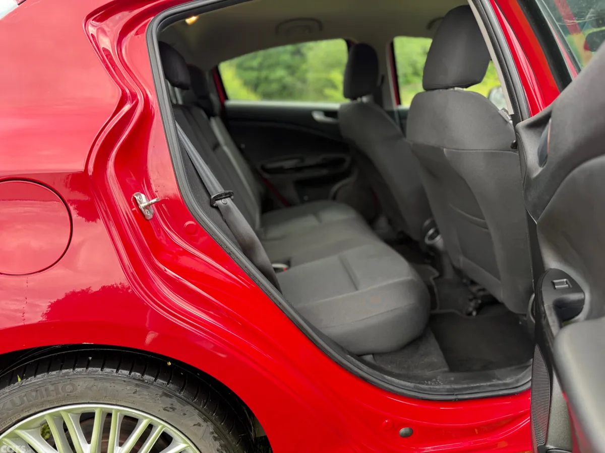 Alfa Romeo Giulietta Hatchback, Petrol, 2014, Red