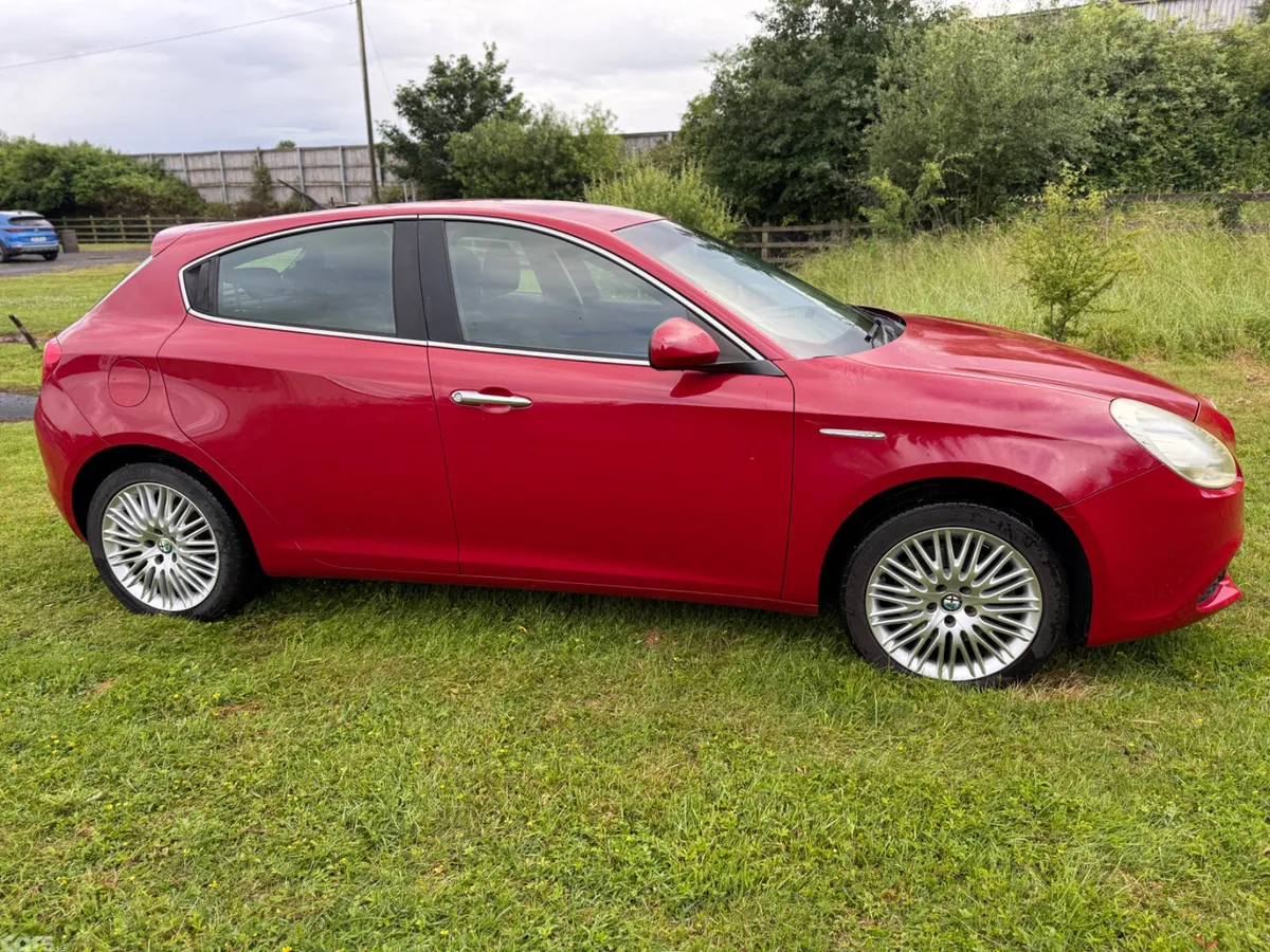 Alfa Romeo Giulietta Hatchback, Petrol, 2014, Red