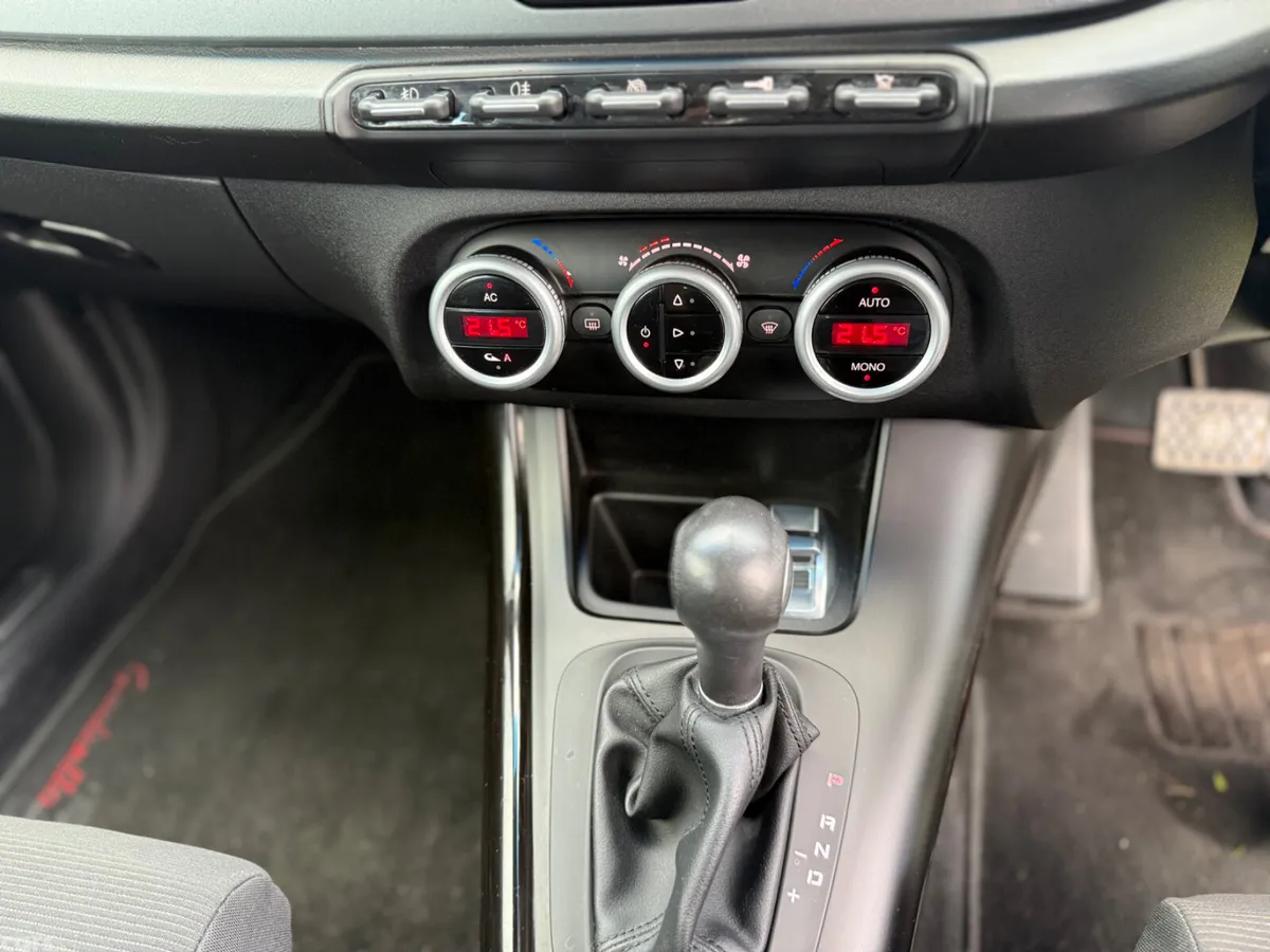 Alfa Romeo Giulietta Hatchback, Petrol, 2014, Red