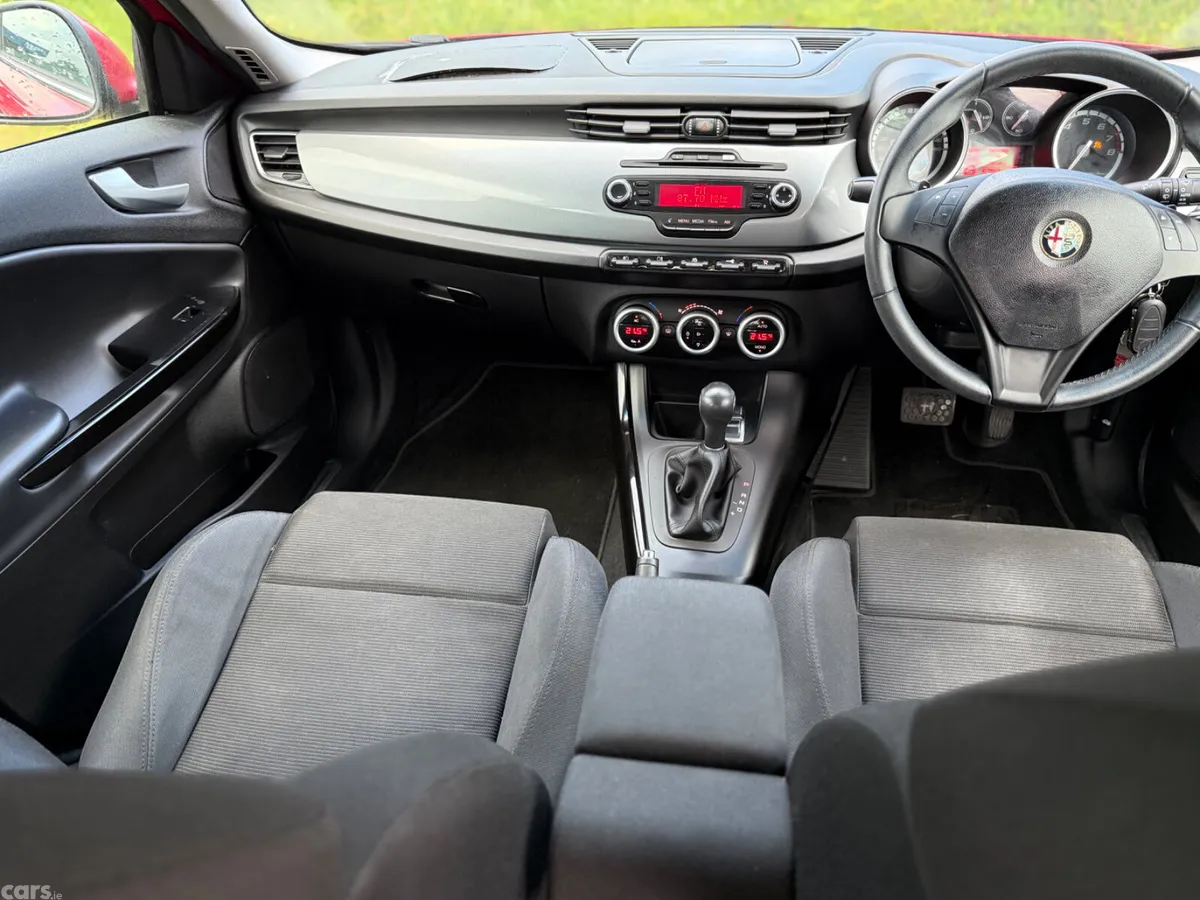 Alfa Romeo Giulietta Hatchback, Petrol, 2014, Red