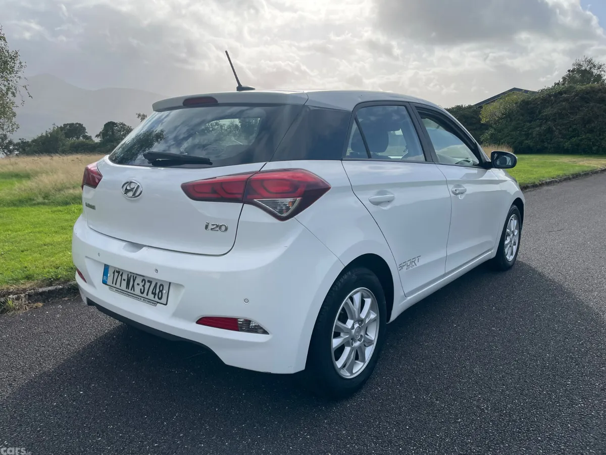 Hyundai i20 Hatchback, Petrol, 2017, White