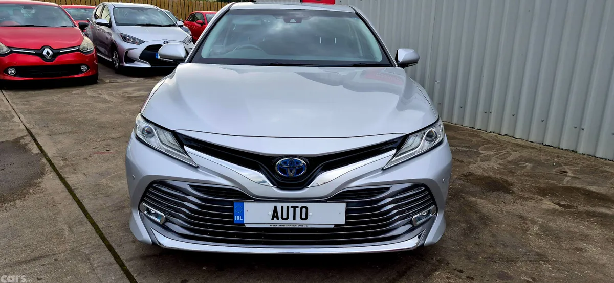 Toyota Camry Saloon, Petrol Hybrid, 2017, Silver