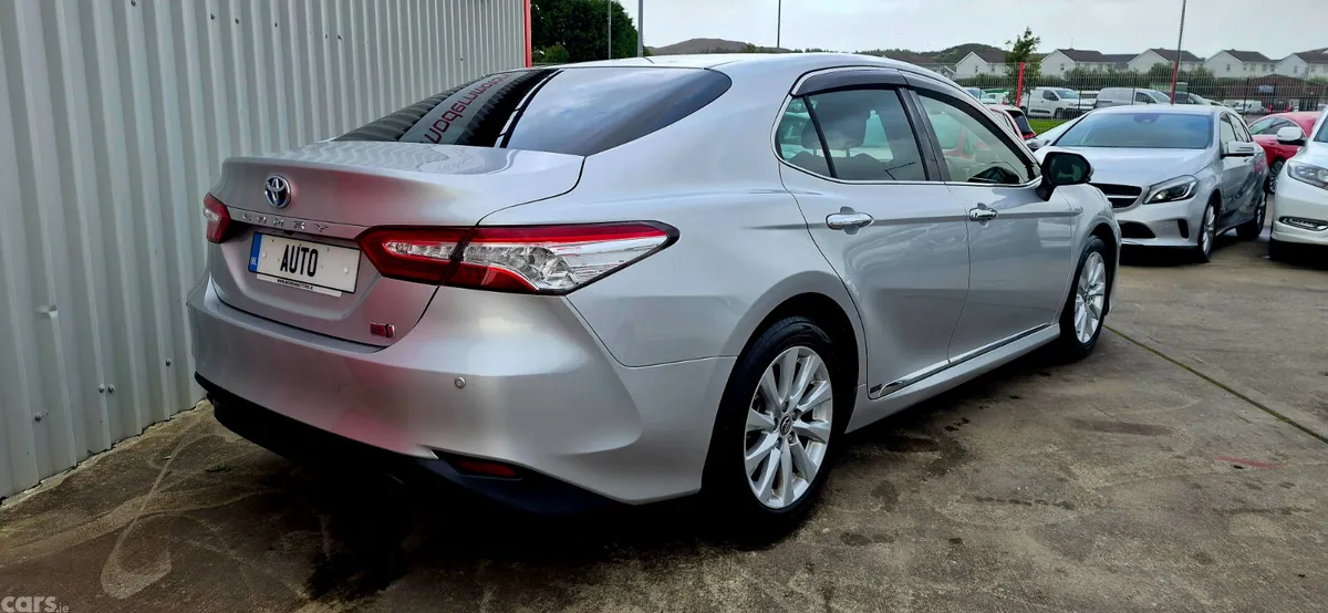 Toyota Camry Saloon, Petrol Hybrid, 2017, Silver