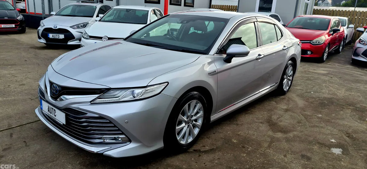 Toyota Camry Saloon, Petrol Hybrid, 2017, Silver