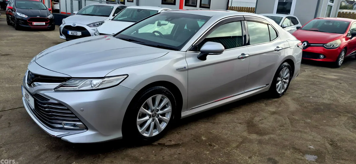 Toyota Camry Saloon, Petrol Hybrid, 2017, Silver
