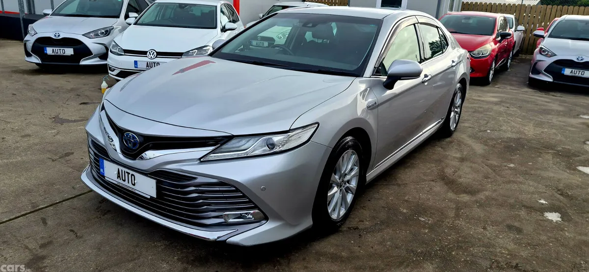 Toyota Camry Saloon, Petrol Hybrid, 2017, Silver
