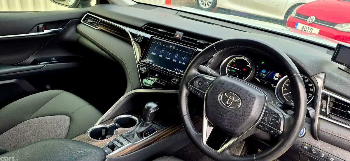 Toyota Camry Saloon, Petrol Hybrid, 2017, Silver
