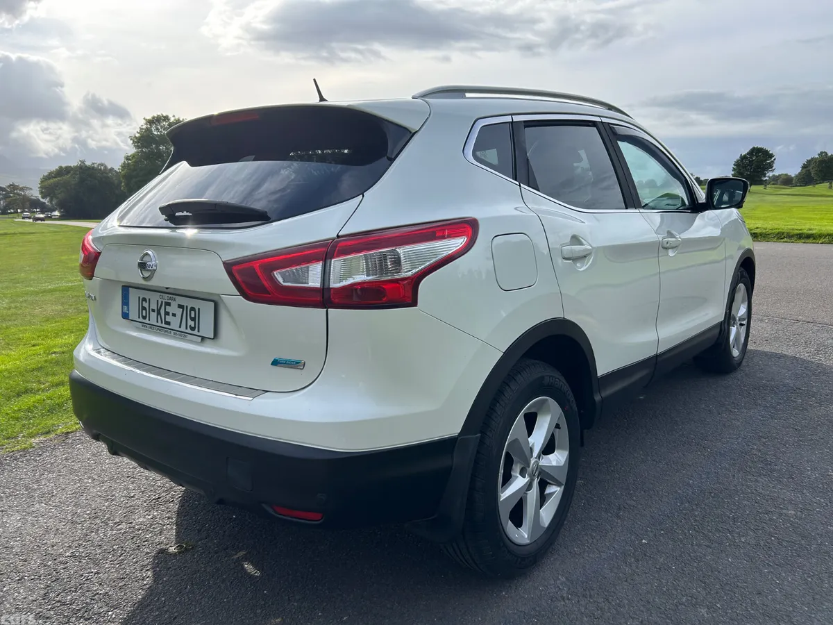 Nissan Qashqai Hatchback, Diesel, 2016, White