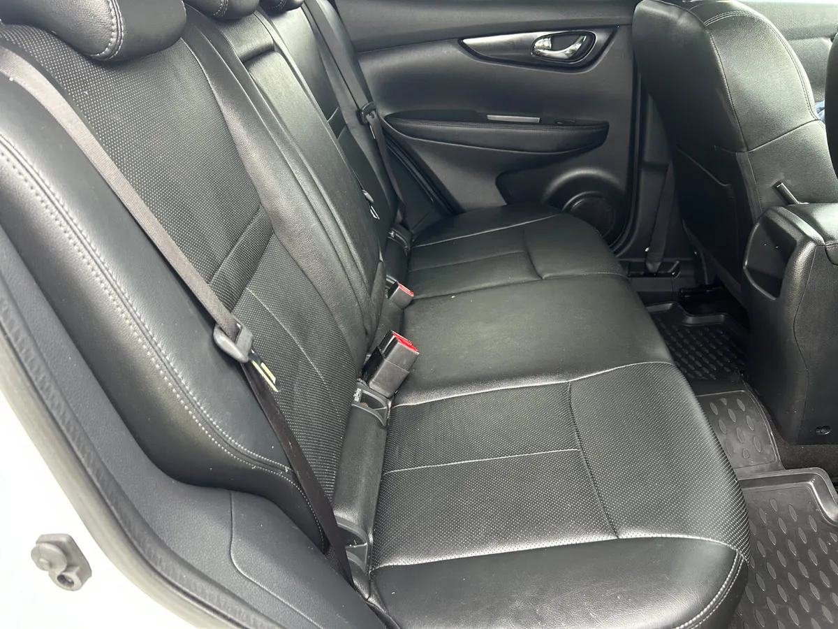 Nissan Qashqai Hatchback, Diesel, 2016, White