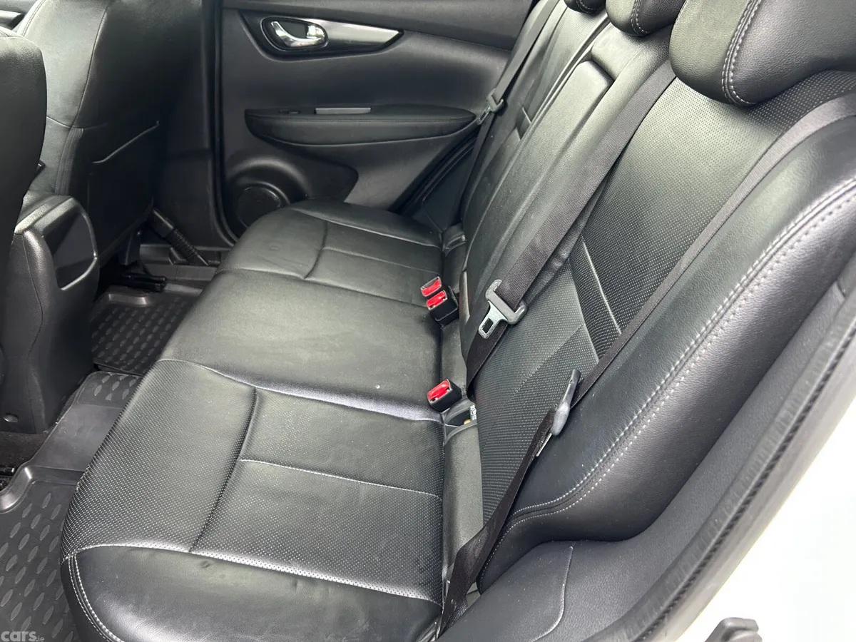 Nissan Qashqai Hatchback, Diesel, 2016, White
