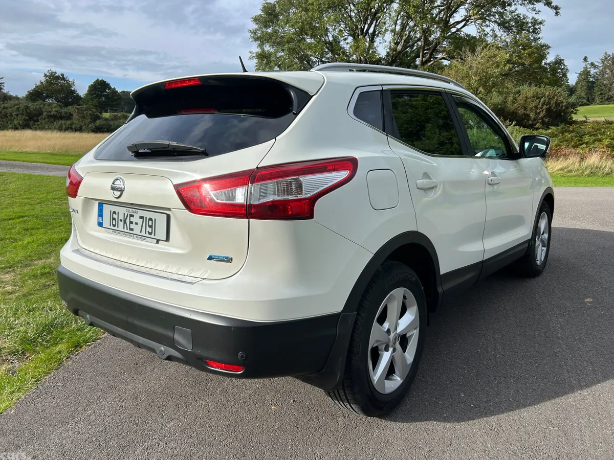 Nissan Qashqai Hatchback, Diesel, 2016, White