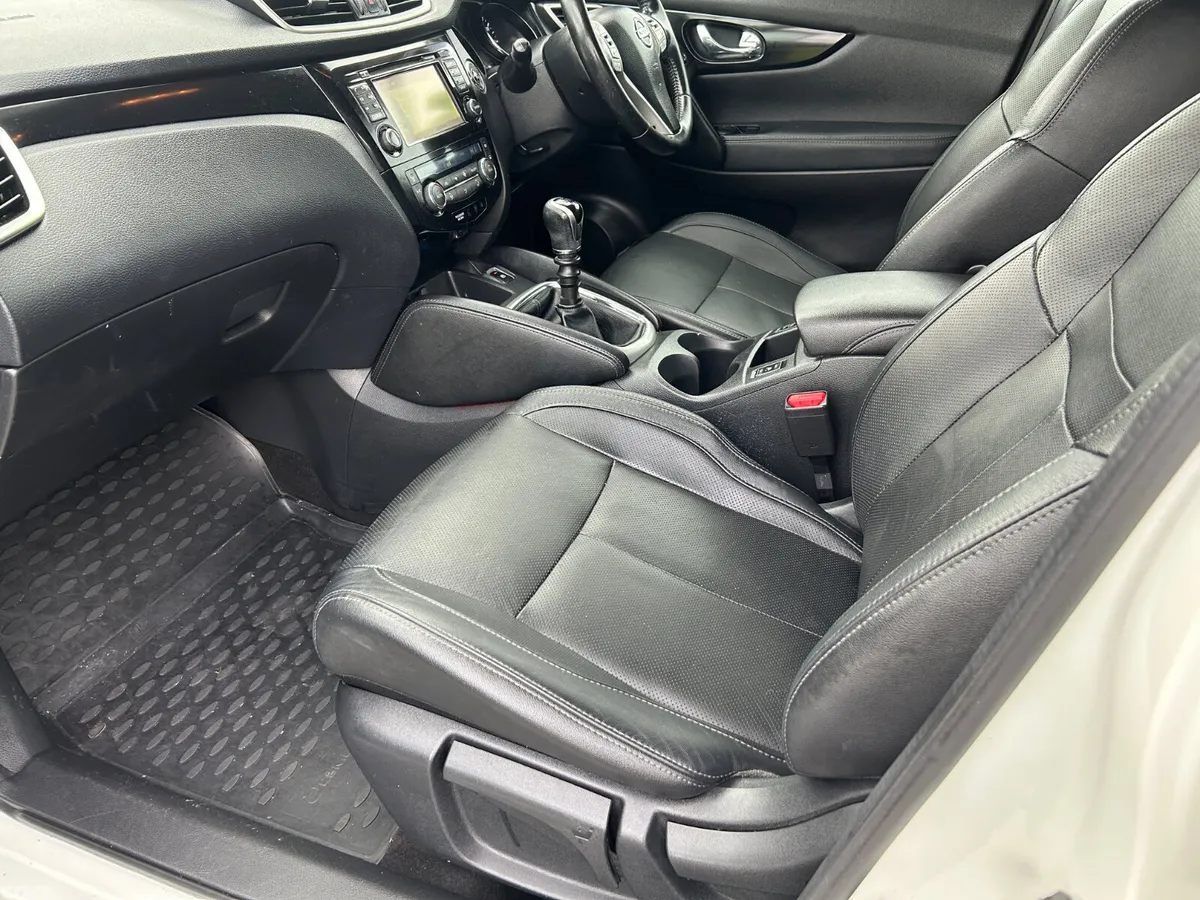 Nissan Qashqai Hatchback, Diesel, 2016, White