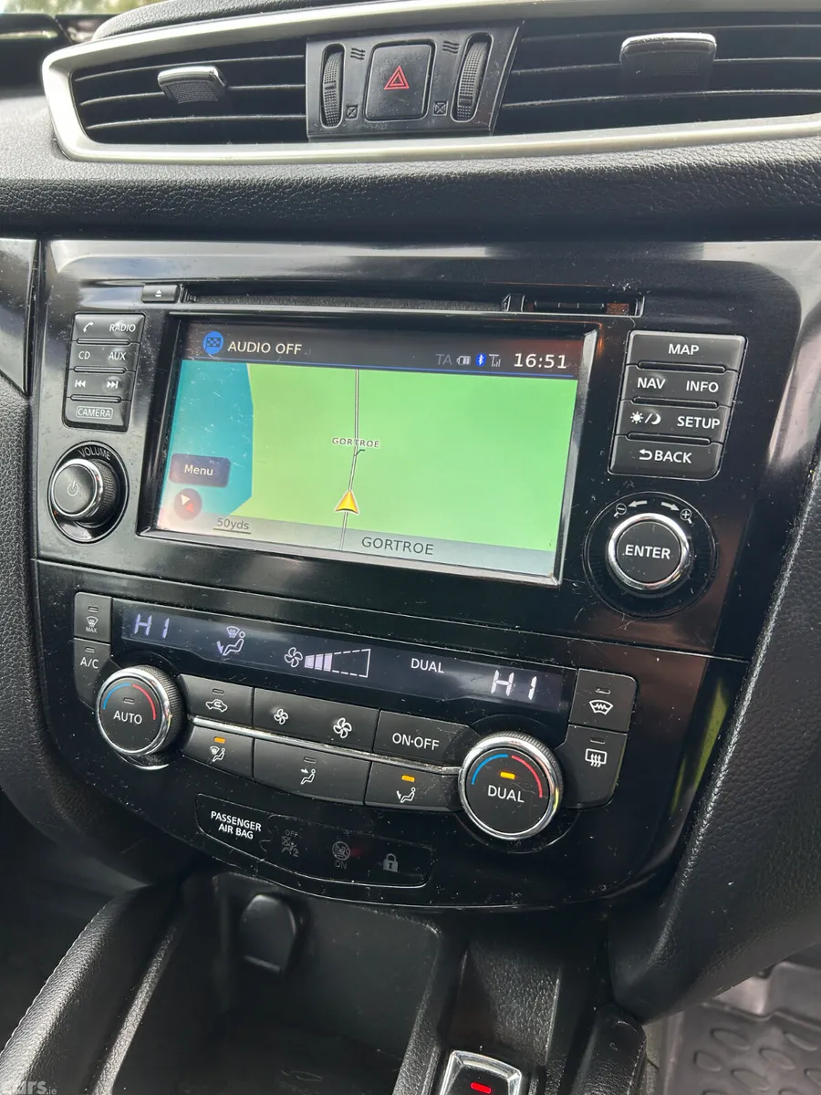Nissan Qashqai Hatchback, Diesel, 2016, White