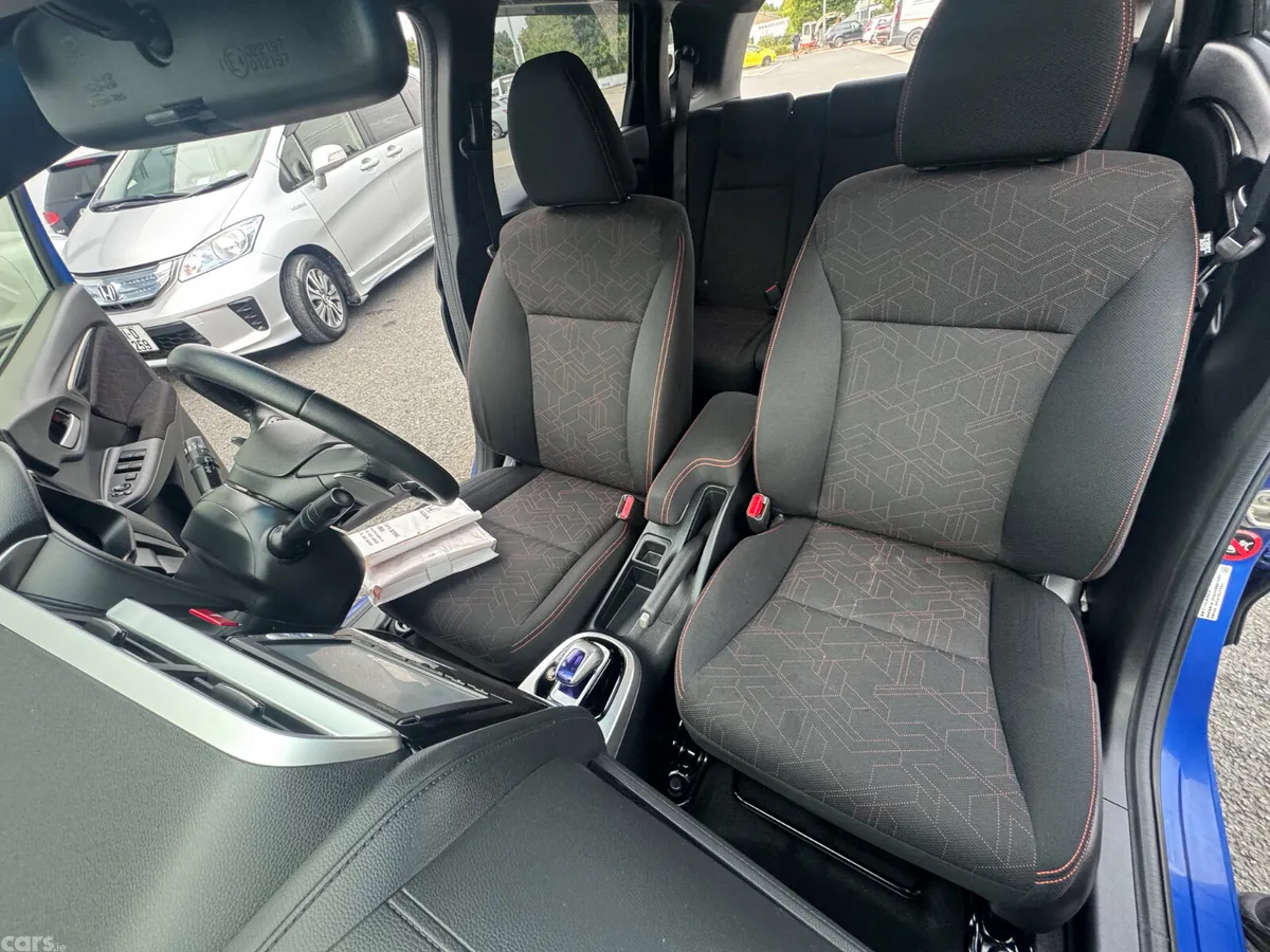 Honda Fit Hatchback, Petrol Hybrid, 2015, Blue