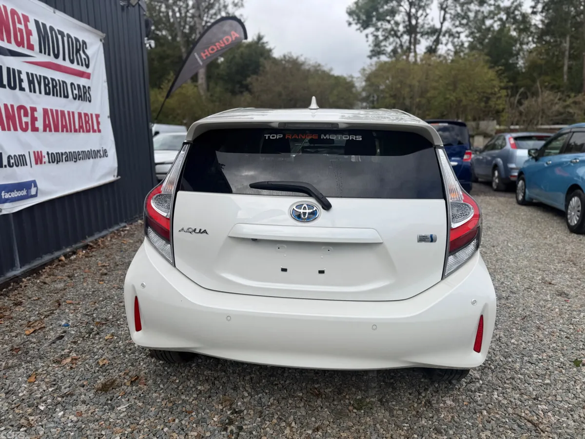 Toyota Aqua Hatchback, Petrol Hybrid, 2018, White