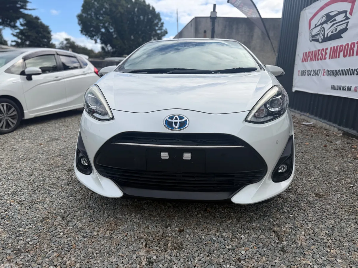 Toyota Aqua Hatchback, Petrol Hybrid, 2018, White