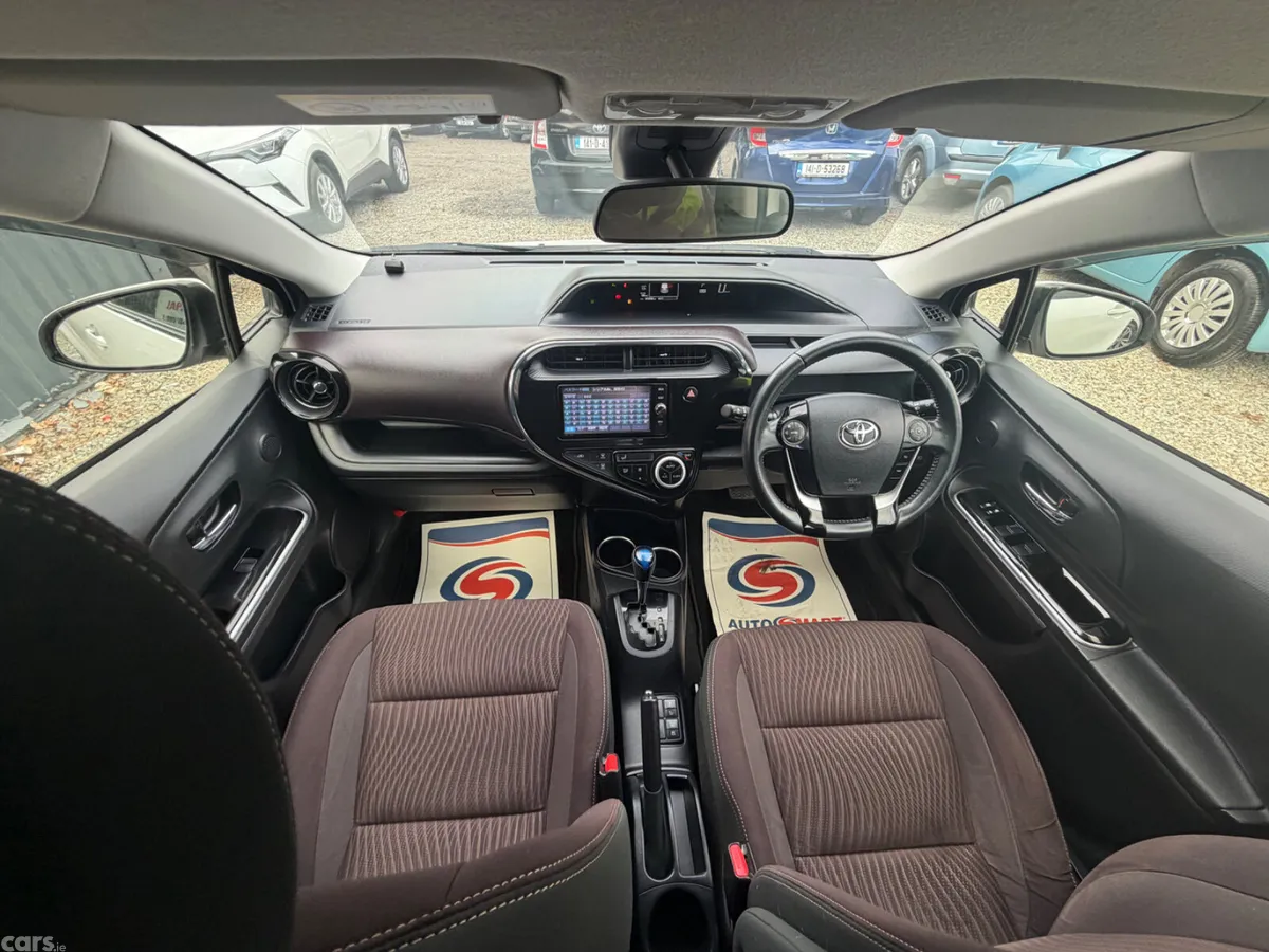 Toyota Aqua Hatchback, Petrol Hybrid, 2018, White